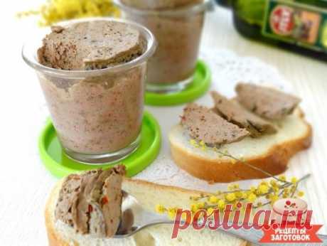 Куриный паштет в мультиварке
Ингредиенты:
Куриная печень – 1 кг
Лук – 300 гр
Морковь – 300 гр
Сливочное масло – 200 гр
Соль — щепотка
Мускатный орех
Чёрный перец
Рецепт приготовления нежного куриного паштета в мультиварке:
Для начала необходимо выбрать на мультиварке режим «Выпечка», установить таймер на 20 минут и обжарить в чаше лук с морковью на растительном масле. Затем тщательно промыть печень, обсушить бумажным полотенцем и добавить в чашу мультиварки. Добавить мускатный орех