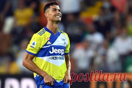 Безупречность Роналду доказали математически. Доктор математики Том Кроуфорд из Оксфорда вывел формулу для вычисления самого безупречного футболиста в истории. Ученый рассмотрел игроков, выигрывавших как минимум дважды приз лучшему футболисту мира, и математически доказал, что лучшим среди них является нападающий «Манчестер Юнайтед» Криштиану Роналду.