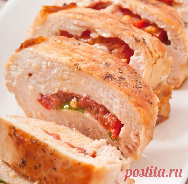 Куриная грудка, фаршированная помидорами и сыром. Такое сочное куриное филе с вкуснейшей начинкой очень просто готовится: