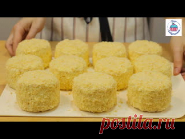 Пирожные "Неженка" : воздушные бисквиты и сливочный крем. Пирожные "Неженка" ( 11 шт)Бисквит ( 22 половинки диаметром 7 см):6 яиц С1200 г сахара200 г муки1 ч.л. ванильного сахара1 ч.л. разрыхлителящепотка солиКрем:170 г сливочного масла 82%, мягкого170 г сгущёнкиДля пропитки:130 мл тёплой воды1 ст.л. лимонного сока1 ч.л. сахараВыпекать бисквит...