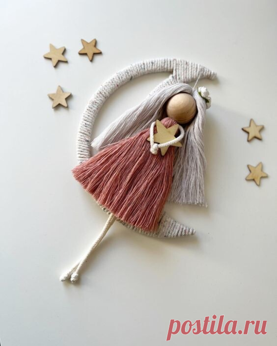 Куколки из ниток и бусин. Считается, что это тоже одна из разновидностей макраме.