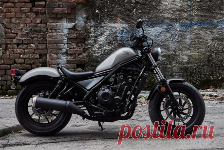 Honda воскрешает модель Rebel

&quot;Rebel был одним из самых популярных крузеров 1980-х. Honda вдохнула вторую жизнь в мотоцикл и сделала новую модель доступной в двух вариантах двигателя. Возможен выбор между двухцилиндровым двигателем на 500 кубов и одноцилиндровым на 300 кубов. Новый Rebel — это доступный крузер, задуманный специально для комфортной езды.&quot;