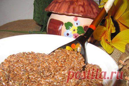 Полный курс подтяжки лица и шеи из 12-15 процедур в домашних условиях

По утрам готовьте подтягивающее средство для лица, которое вы будете использовать каждый вечер.

Нам понадобятся:

- Семена льна;
- Стакан кипятка;
- Бумажная салфетка

Приготовление:

1 чайную ложку льняного семени залейте 1/3 стакана кипятка и взбалтывайте несколько минут. Затем накройте бумажной салфеткой и поставьте настаиваться до вечера.

Применение:

Вечером, на очищенную кожу лица и шеи нанесите...