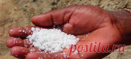 Используйте соль в своем доме, вот почему это так удивительно! Славится с древних времен! В течение долгих лет люди использовали соль в своих домах для уборки. Этот ингредиент не имеет токсического воздействия и