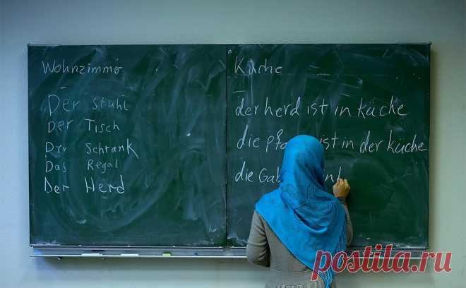 «Кризисный режим» и «антисемитизм» стали словами года в Германии. Выбор слов года в Обществе немецкого языка объяснили продолжающимися кризисами по всему миру, а также новой волной антисемитизма в Германии, который происходит «под влиянием исламистов»