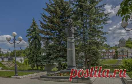 Достопримечательности Торжка и что посмотреть в городе 
 .Памятник архитектору Н.А.Львову