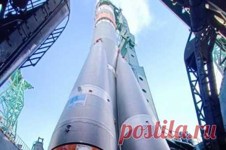 На Байконуре установили ракету «Союз» для отправки грузов к МКС. Запуск запланирован на 23 августа в 4.08 мск.