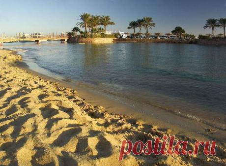 Египет - это история всего человечества. Ни в одной стране мира нет столько тайн и загадок, сколько хранят в себе бесчисленные песчаные дюны Египта. До сих пор, сюда едут различные археологические группы из разных стран, в надежде вытащить на свет какой-нибудь артефакт, который перевернёт наше представление о стране фараонов.