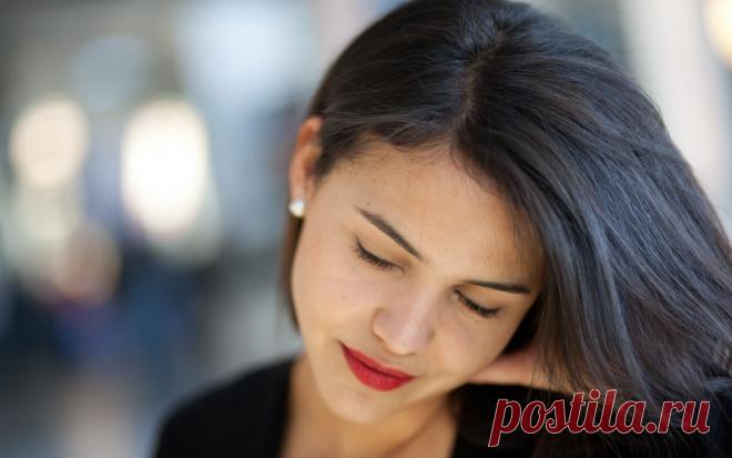 3 аромата для репутации «дорогой» женщины Образ женщины начинается с парфюма. Всем известно выражение, что встречают по одежке, но именно парфюм не воспринимается глазом, но на подсознании может очень многое сказать о человеке,который стоит п