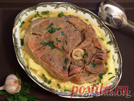 Очень вкусное, ароматное и презентабельное блюдо, мясо получается разварным, мягким.