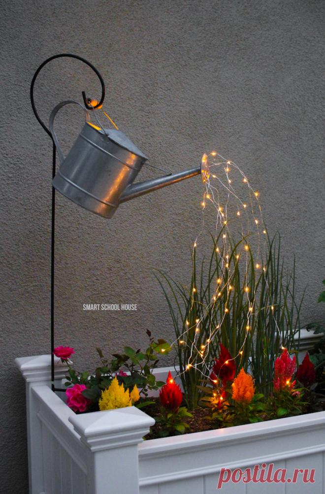 Светящиеся лейки с гирлянды - умная школа Светящиеся лейки гирлянды - как аккуратно это? Это так легко сделать! Повесив лейку с подсветкой, которые выглядят, как на него льется вода.