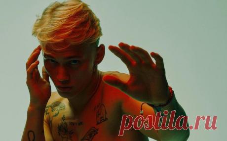 Даня Милохин выиграл нокаутом в первом раунде дебютный боксерский бой. Соперником российского тиктокера был Аджмал Хан из Индии — блогер с 3,5 млн подписчиков. Бой прошел в Дубае на турнире Alpha Fight Series