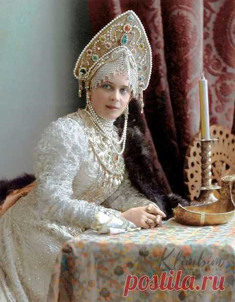 Светская хроника 1903 года. Как выглядели гости костюмированного бала в Зимнем дворце | Antenna Daily