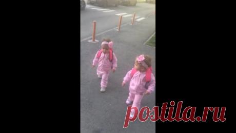 Всем доброе утро! 
Вот так бодро шагают наши девчули в сад 3ий день - полет нормальный 
#кторановстаеттотмы #люблюнемогу #barbie 
#детскийсад