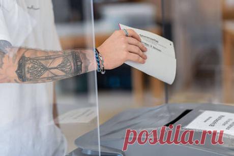 Одну из самых крупных партий Германии не нашли в бланках для подсчета голосов. В немецком городе Геттинген в Нижней Саксонии в бланках для подсчета голосов на выборах в бундестаг не оказалось одной из крупнейших партий — «Альтернатива для Германии». Ошибку в бланках сопроводительных документов для подсчета голосов избирателей представители избиркома обнаружили утром в день голосования.