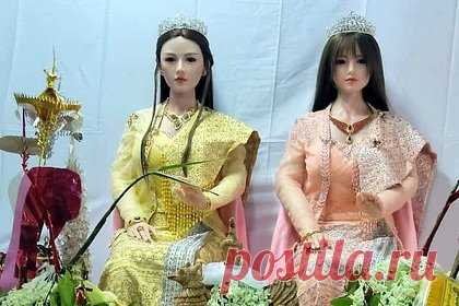 Неизвестные устроили ритуал с секс-куклами возле буддийского храма. Группа людей устроила ритуал с двумя куклами для секса возле пагоды Шведагон в Мьянме. Около восьми человек попытались пронести секс-кукол в буддийский храм, однако охрана выгнала нарушителей. Тогда они направились на автостоянку недалеко от пагоды и разложили возле секс-кукол подношения в виде фруктов и цветов.