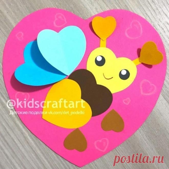 Простая аппликация открытка из сердечек 