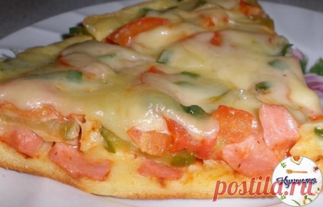 Пицца Минутка

Очень быстрая и вкусная пицца!
Вам потребуется:
Яйцо - 2 шт 
Майонез - 4 ст. л. 
Сметанa - 4 ст. л. 
Мука (без горки) - 9 ст. л. 
Сыр 
Колбаса 
Грибы (По желанию) Помидор 
Приготовление: 
1. Смешать яйцо, муку, сметану, майонез 
2. Тесто получается жидкое, как сметана 
3. Тесто вылить на сковороду и уже сверху положить любую начинку. 
У меня сосиски, потом чуть копченой колбасы, слегка прожаренные грибы 
4. Сверху помидоры. Сделать сеточку из майонеза и засы...