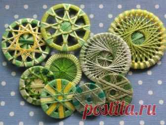 Дорсетская пуговица (Dorset buttons) - запись пользователя Марина в сообществе Прочие виды рукоделия в категории Другие виды рукоделия Дорсетская пуговица (Dorset buttons) была изобретена в Дорсете (Англия) в 18 столетии. Первоначально основание для пуговицы изготавливалось из бараньего рога, позже стали использоваться металлические кольца