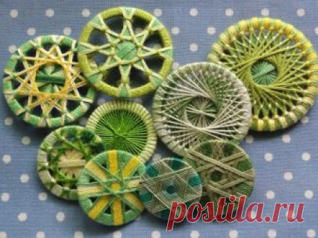 Дорсетская пуговица (Dorset buttons) - запись пользователя Марина в сообществе Прочие виды рукоделия в категории Другие виды рукоделия Дорсетская пуговица (Dorset buttons) была изобретена в Дорсете (Англия) в 18 столетии. Первоначально основание для пуговицы изготавливалось из бараньего рога, позже стали использоваться металлические кольца