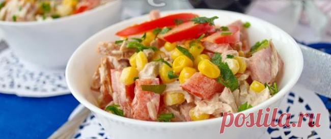 Салат с кукурузой и колбасой / Простые рецепты
