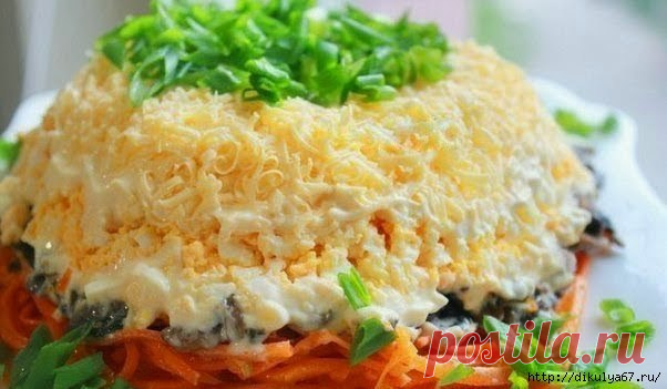 Салат с корейской морковкой «Закат» 
Для приготовления нам потребуется: ● Картошка вареная 3 шт средние ● мясо копченое любое 200гр ● свекла вареная 1 шт ● морковь по-корейски 150гр ● лук репчатый 1/2 шт ● майонез ● Желток для украшения…