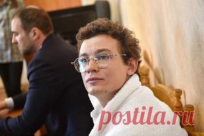 В ЛДПР ответили на информацию о лишении Кологривого роли Жириновского. В ЛДПР ответили на информацию о лишении актера Никиты Кологривого роли лидера партии Владимира Жириновского в биографическом фильме. В пресс-службе партии опровергли сообщения СМИ о том, что артист не сможет сыграть политика после пьяного дебоша в одном из баров Новосибирска.