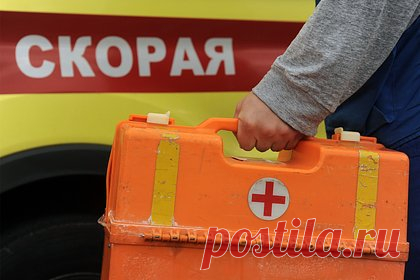 Стало известно о состоянии отравившихся газом в кафе в Дербенте россиян. Большинство россиян, которые отравились неизвестным газом в кафе в Дербенте, находятся в стабильном состоянии. Об этом заявил заместитель главного врача по лечебной части Дербенской центральной городской больницы Марат Девришбеков, сообщает РЕН ТВ. По словам медика, всего в медицинское учреждение привезли 13 человек.