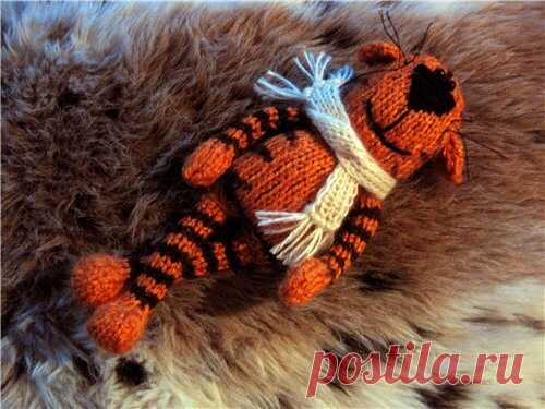 Вяжем символ 2022 года: тигр спицами. Схемы, видео и фото мастер-классы.