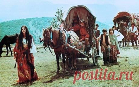 Про цыган в Европе известно еще с XV века. Но откуда появились народности, называемые синти и рома, и почему говорят на таком необычном языке, мало кто знает. Откуда именно произошли или, как их называют сегодня, ромы, ученые спорят до сих пор.