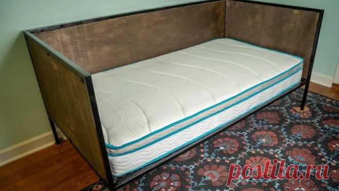 Кровать с металлическим каркасом Эта кровать изготавливалась не как 
