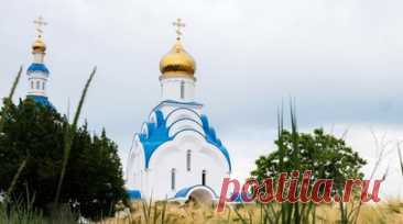 Собор Всех Святых, в земле Русской просиявших: дата праздника, история, богослужения. Во второе воскресенье после Троицы Русская православная церковь вспоминает всех праведников, мучеников и подвижников, когда-либо живших на земле. Этот день посвящён главным святым России, чья вера, подвиги и чудеса стали духовным наследием народа. Читать далее