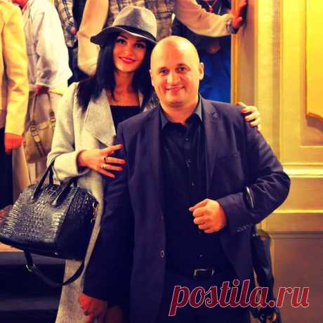 Мантры от Андрея Дуйко на все случаи жизни 1Против нечистой силы ОМ АХ ХУМ ВАДЖРА ГУРУ ПАДМЕ СИДХИ ХУМ
2Против ада живого происхожденияАУМ ДУГМО Э ХРИМ ХРИМ У ХРИМ ХРИМ СОД ОМ СА ХРИМ ХРИМ СОХА
4. Против опьянения ДАДИ ЯТА ХУМ ДИЙ ХУМ СОХА 5. Против молний НИ НА ГО ХАЗА МУНДИ А 6. Против ожога АУМ САСА МАМА СОД Медную копейку прикладывай. 7. Против укуса собаки АУМ АТИ МИ ТОМЕ ТИМИ НИ СОХАПить чернила. 8. Для прояснения сознанияАУМ МАМА ЗА ДРИ ДРИ СОХА 9. При тяжбе АУМ БУР...