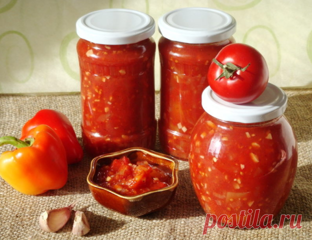 Готовим ну очень вкусное лечо

Надо взять:
3 кг помидор
1,5 стакана сахара
1 стакан растительного масла
8-10 горошин черного перца
2 столовые ложки соли
3 лавровых листа
2 столовые ложки уксуса 9%
3 кг сладкого перца

Приготовление:
1) помидоры проворачиваем через мясорубку, ставим кипятить, добавляя туда сахар, масло, черный перец, соль, лавровый лист, уксус.
2) кипятим 30 мин, затем добавляем предварительно порезанный перец
3) кипятим еще 5-10 мин
4) закатываем в банки, ...