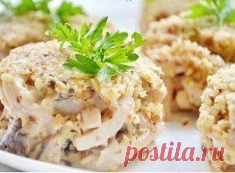 Салат с кальмаром и орехами..