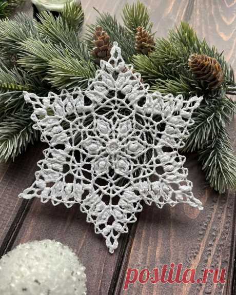 Красивые снежинки Красивые снежинкиАвтор: fotina_knittingОт автора:На первых четырех фото и видео снежинка «Вера» , моего любимого мастера-дизайнера Валентины Онищенко&nbsp;@onishchenko291&nbsp;, на следующих фотках милая, утонченная снежинка Светланы&nbsp;@s.lana.knits&nbsp;.
Диаметр первой снежинки -...
