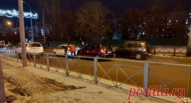 На светофоре получил удар сзади. Машина разбита. У виновника нет страховки! Кто будет платить?