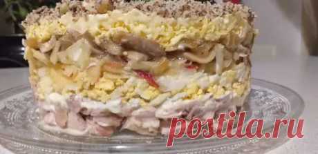 Куриный салат с грибами и яблоком под ореховой шапкой - Ваши любимые рецепты - медиаплатформа МирТесен
