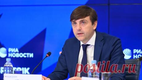 Кравцов рассказал, сколько человек набрали 400, 300 и 200 баллов на ЕГЭ