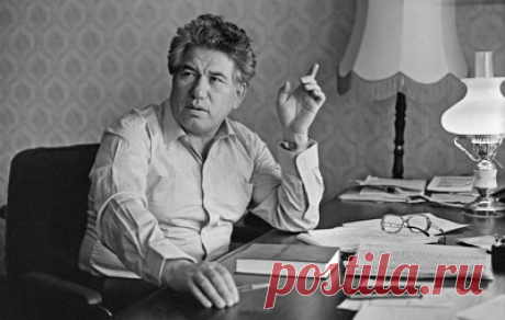 Хороший отец, великий писатель и трудоголик: воспоминания сына Чингиза Айтматова. 95 лет назад — 12 декабря 1928 года — родился всемирно известный киргизский писатель Чингиз Айтматов