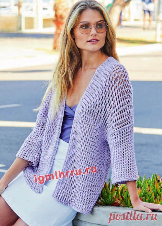 Сиреневый кардиган с узором из скрещенных петель. Вязание спицами со схемами и описанием