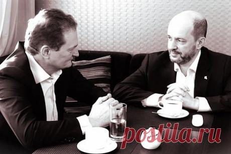 Советник Президента России Герман Клименко рассказал в программе «Кофемолка» про то, как он начинает свой день, что делать, если с утра хочется убивать людей и своих музыкальных предпочтениях. Также он затронул тему проклятия интернета, рассказал, в чем заключается его профессиональная деятельность и предсказал будущее медиа индустрии.