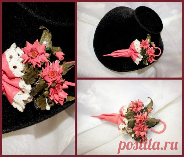 Еще одна брошка-зонтик из натуральной кожи. Думала все, ан-нет, завалилась еще одна)))