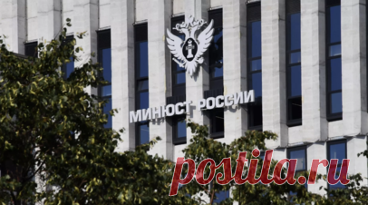 Минюст внёс в реестр иноагентов журналистов Майерс, Кириллову и поэтессу Резник. В реестр иностранных агентов внесены журналисты Маша Майерс* и Ксения Кириллова*, поэтесса Наталья Резник*, историк Василий Жарков* и интернет-портал Activatica*. Читать далее