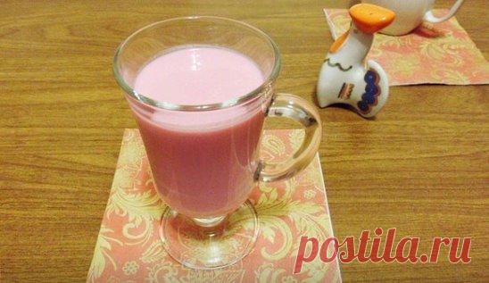 Молочный напиток «Алсу»                                                                               ОПИСАНИЕ 
Старинный традиционный напиток, название которого переводится с татарского как «розовая (ал) вода (су)», является прохладительным кисломолочным напитком и готовится из молока, катыка (ряженки), меда и свекольного сока. Именно благодаря нескольким каплям натурального красителя алсу было дано красивое название. Отмечу, что для приготовления напитка молоко нужно использовать только пастер