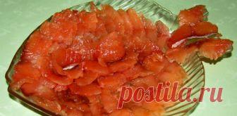 Соленая красная рыба, чтобы посолить красную рыбу по этому, очень простому рецепту, нам понадобится: Рыба красная (лосось, горбуша, кета, голец и т.д..) 1 к