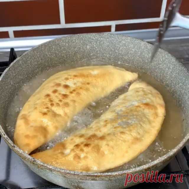 ПОДПИШИСЬ на @SALATY_ZAKUSKI 
НАСТОЯЩИЕ ЧЕБУРЕКИ ИЗ СССР 🔥
Слушай озвучку 🔊
Это рецепт достоин оказаться у тебя в сохранённых 👉🏽
#вуаля🔪
.
Всем Приятного 
@na_xapaktepe