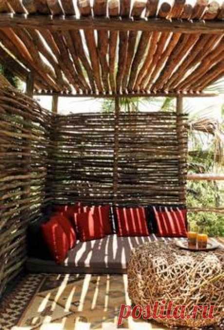 wood logs for a pergola cover #pergola #backyardLandscaping #backyardLandscapingIdeas #landscaping #cheapLandscapingIdeas #landscape #pavilion #curbAppeal #outdoorliving #outdoorShade