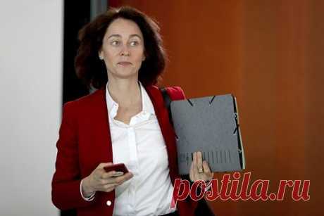 В Европарламенте оценили сроки вступления Украины в ЕС. Украина вряд ли вступит в Европейский союз (ЕС) до 2029 года. Сроки вступления стран оценила заместитель председателя Европарламента (ЕП) Катарина Барли. По ее словам, переговоры ведутся, но до фактического присоединения пройдет немного больше времени. В настоящее время Украина не соответствует ни одному из критериев.