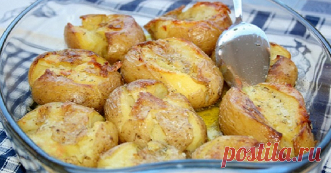 Теперь люблю запеченный картофель еще больше! До невозможного вкусное блюдо португальской кухни. Картофель по-португальски с розмарином и оливковым маслом — настолько вкусная еда, что одной порции точно...